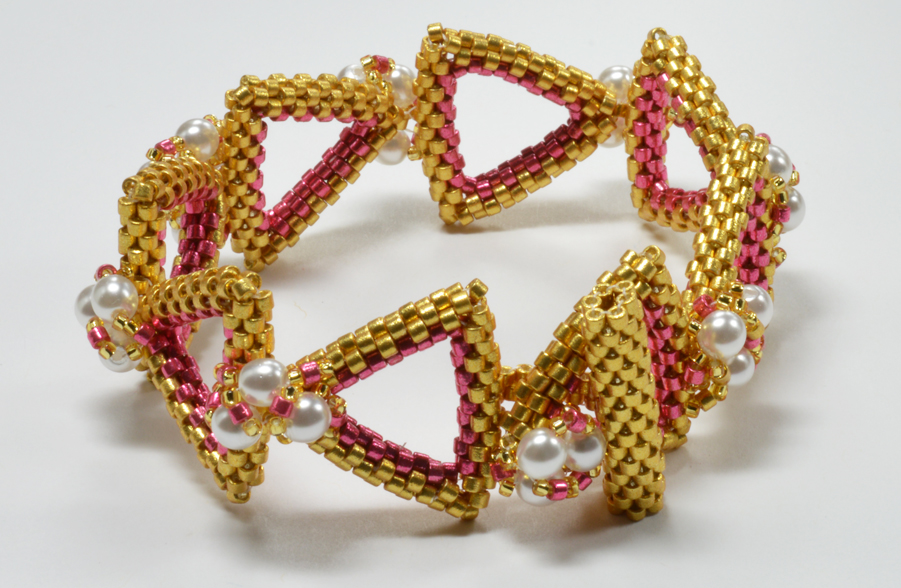 Peyote triangle bracelet pattern, Kaite Dean, Beadflowers