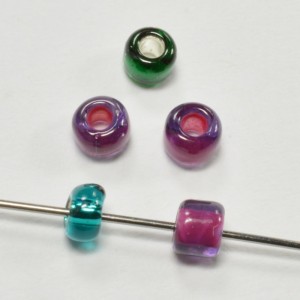 How do I choose seed beads? Colour lined finishes