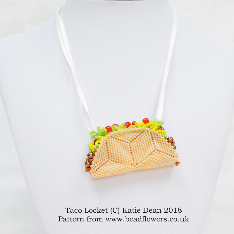 Taco locket beading pattern, Katie Dean, Beadflowers. Mix ordinary Peyote with Freeform Peyote to create this cute locket