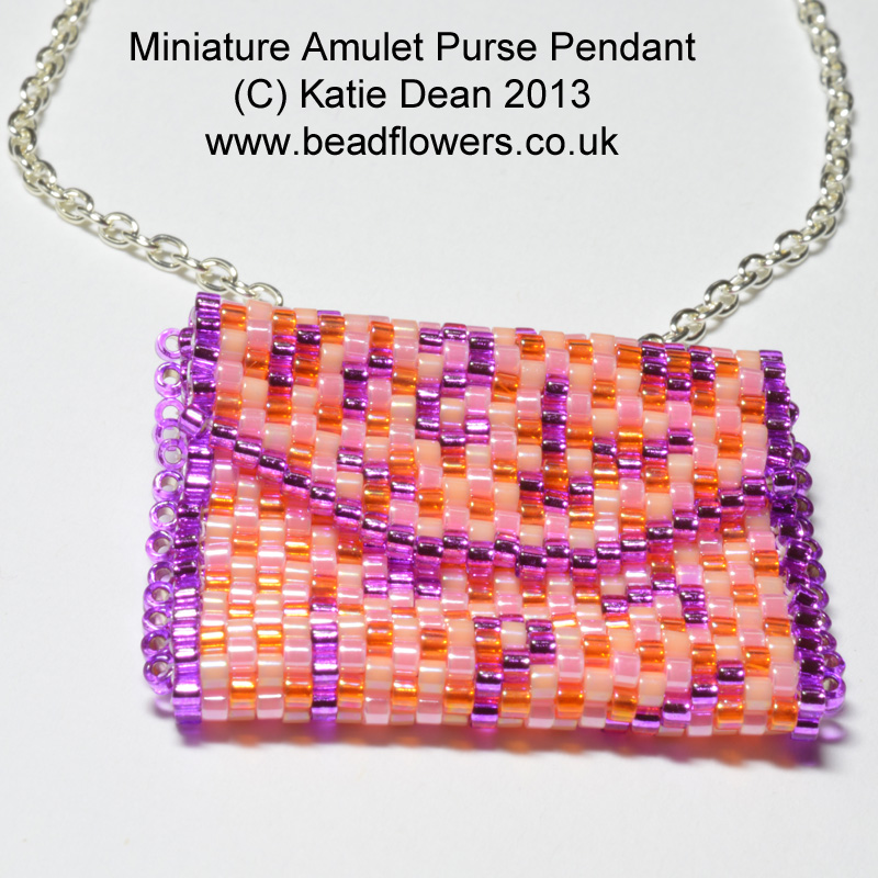 Miniature amulet purse pendant pattern, Katie Dean, Beadflowers. Learn even count peyote with this tutorial.