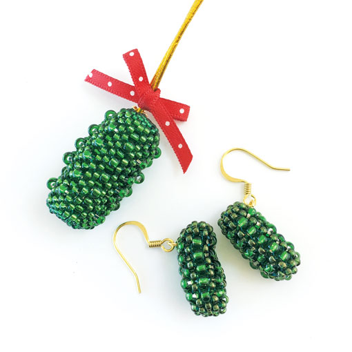 Christmas Pickle beading tutorial, Pinkhot, Chloe Menage, My World of Beads. Perfect beading projects to start in September